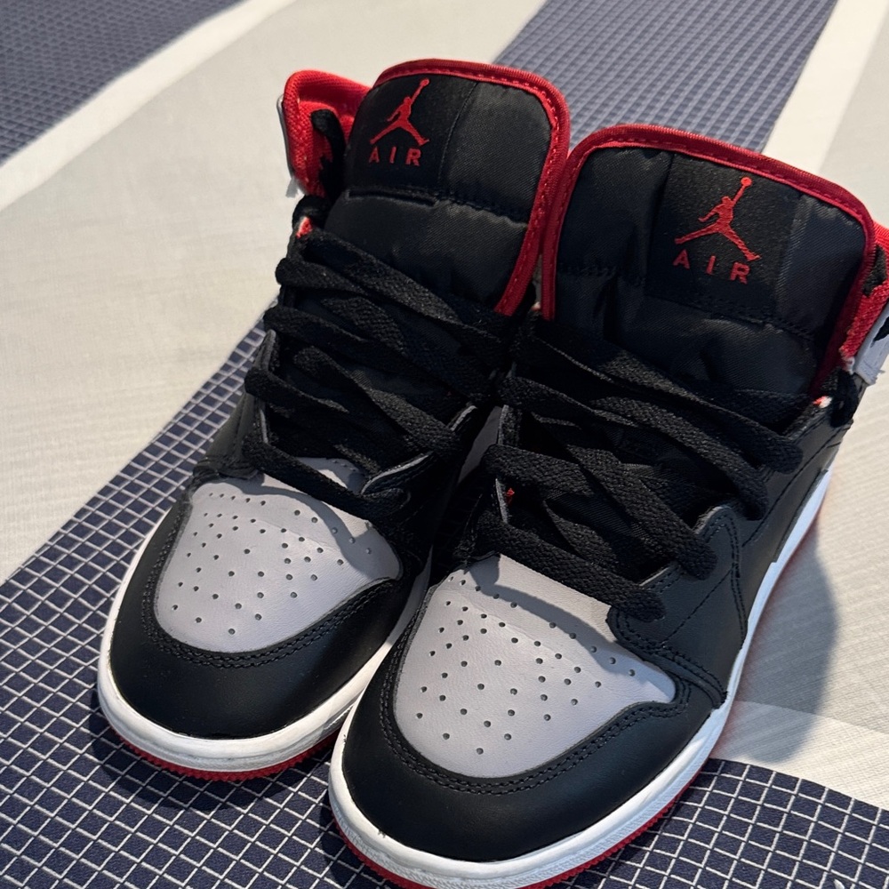 Nike Kids' Black and Gray Sneakers